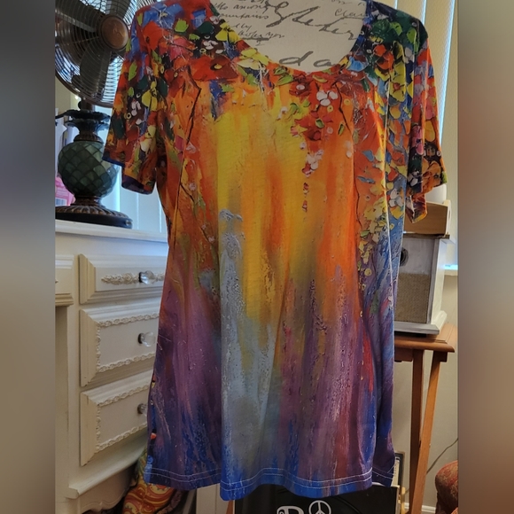 Noracora Tops - Gorgeous colorful top